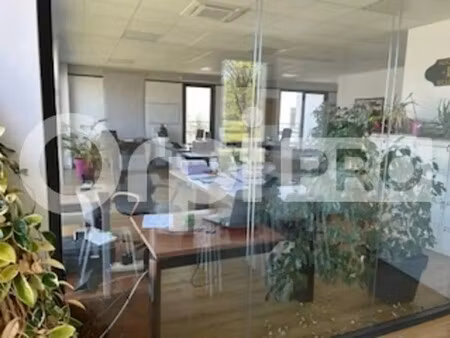 location bureaux 128 m²