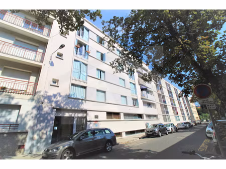 grenoble proche foch - 24 rue lebrix. t2. tram c