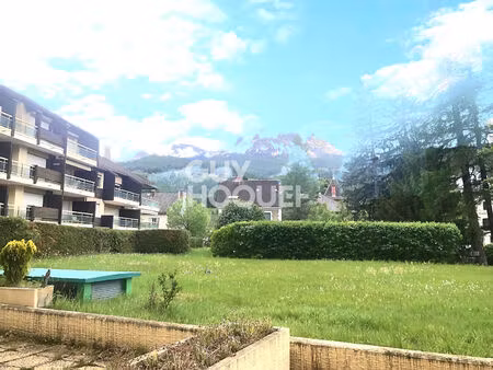 a vendre appartement 3 pièce(s) avec terrasse en rdj avec un garage en sous sol et une cav