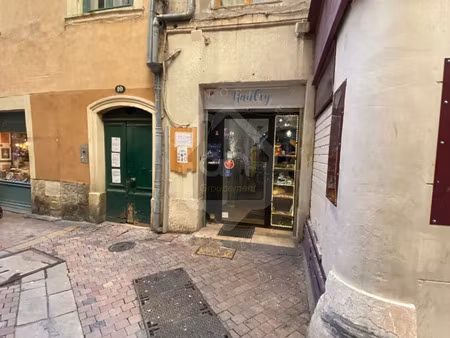location local commercial 32m2 nîmes 30000 - 490 € - surface privée