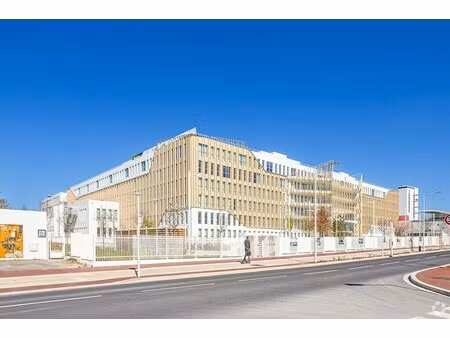 location bureaux 472 m² à 49 874 m²