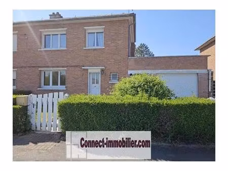 maison semi-individuelle avec jardin et garage