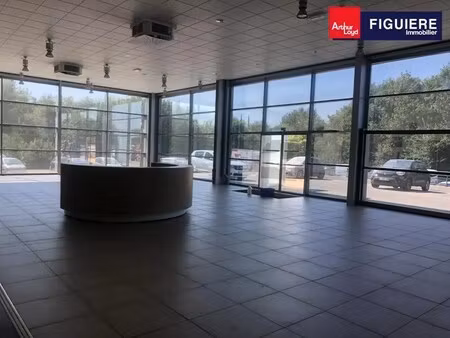 location commerce salon de provence 13300 300m²