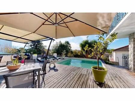 t5 avec vue montagne avec garage et piscine 154 m²
