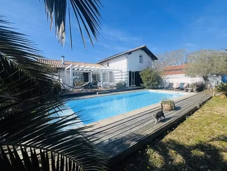 villa contemporaine avec vue panoramique sur les montagnes  piscine et studio indépendant