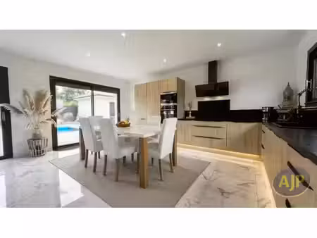 vente maison 4 pièces 92 m² lamarque (33460)