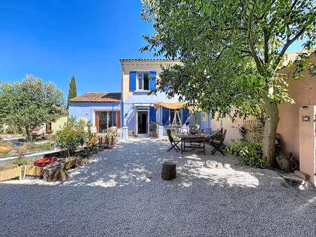 maison  calme et recherché  3 chambres  jardin.
