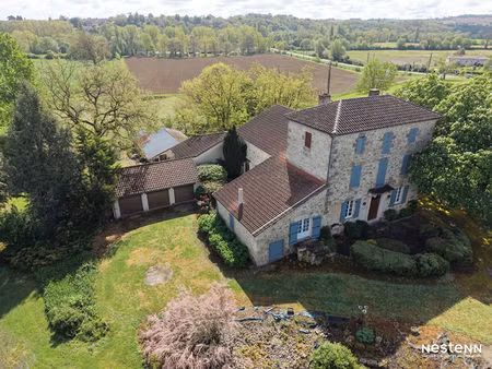 a vendre bâtisse en pierre de 310 m² avec dépendances sur une propriété de plus de 1 8 ha