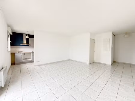 t2 avec balcon et parking dans residence ferme