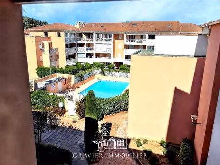 appartement vue mer dans résidence avec piscine