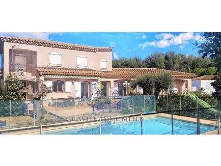 villa de charme avec piscine et dépendance