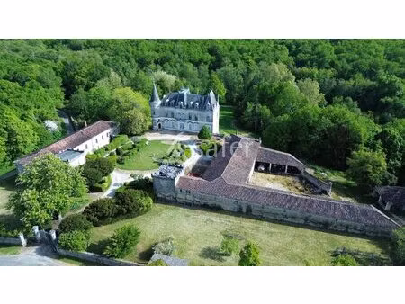 château du 17ème sur 28 hectares