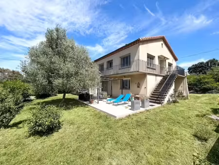 maison 182 m² avec un terrain de 5 820 m²
