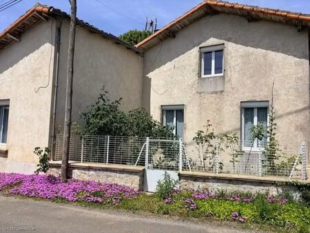 maison familiale de 3 chambres proche de nanteuil en vallée