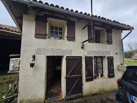 charmante maison en pierre avec grange et fort potentiel dans un hameau paisible