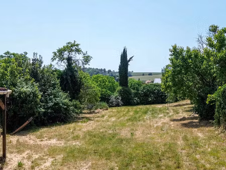 terrain en coeur de village