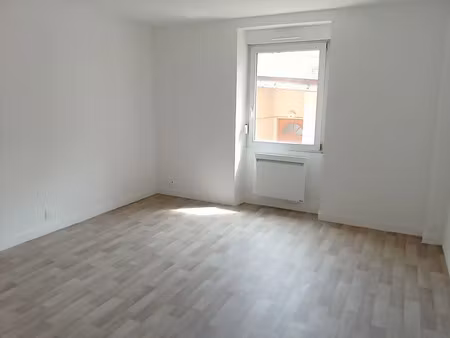 location appartement 1 pièces 25m2 reims 51100 - 360 € - surface privée