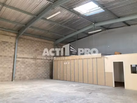 location local commercial 444m2 pollestres 66450 - 3400 € - surface privée