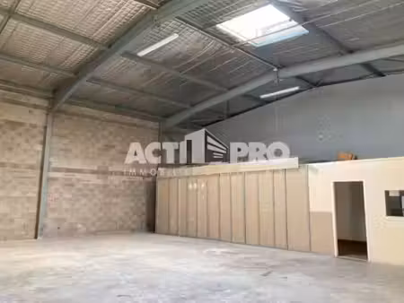 location local commercial pollestres 66450 - - surface privée