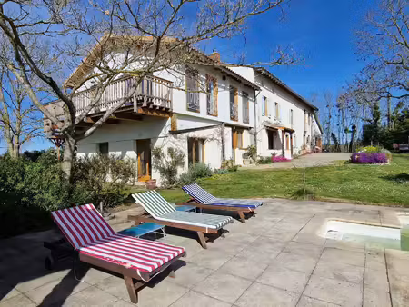 propriété avec piscine sur environ 1 5 ha de terrain