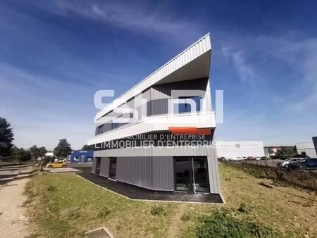 location commerce bourgoin jallieu 38300 594m²