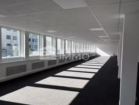 location bureaux 370 m² à 740 m²