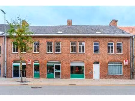 propriété polyvalente : maison  espace commercial et entrepô