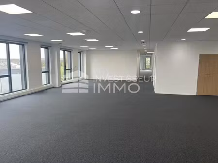 location local d’activités chanverrie 85130 5200m²