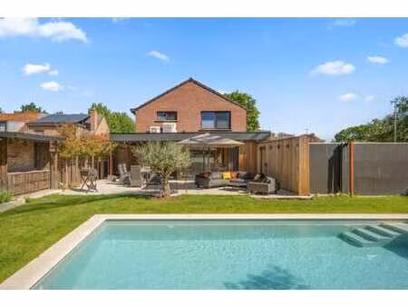 maison clé en main  économe en énergie avec piscine