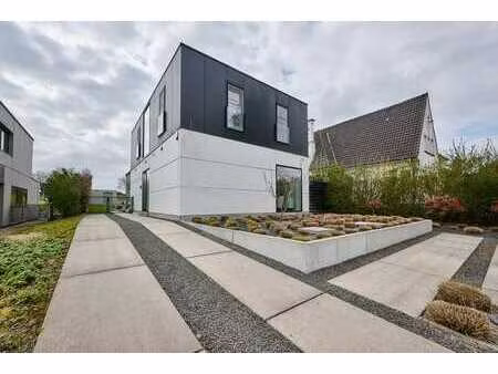 maison moderne et écoénergétique avec 3 chambres à coucher