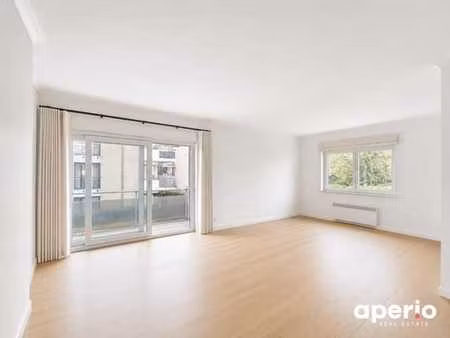 appartement rénové 2 ch. avec terrasse  parking et cave