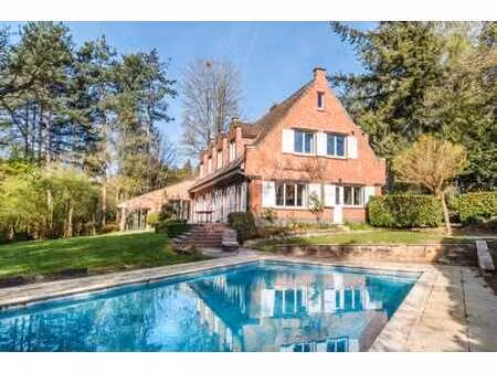 spacieuse villa avec piscine dans le bois de mai