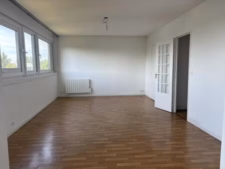 appartement type 4 avec balcon et parking