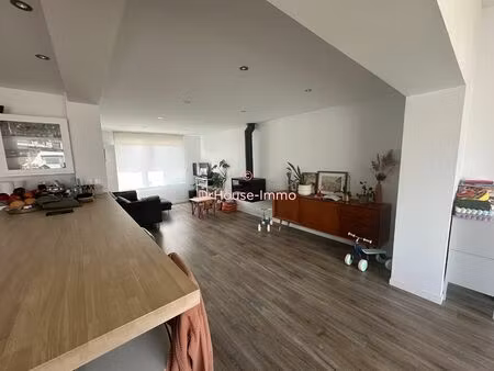 dans un quartier très recherché jolie maison à deux pas de la plage