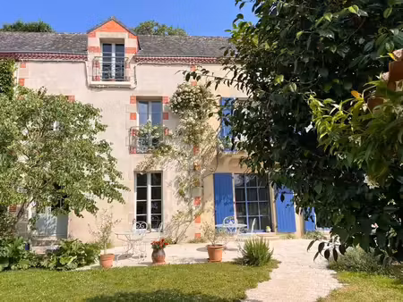 mallievre  bord de sevre  cadre bucolique & authentique  demeure composee de 2 maisons...