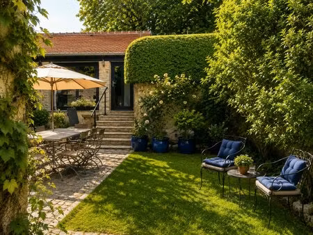 maison de caractère du 18ième siècle en pierre - entièrement rénovée - cœur de village