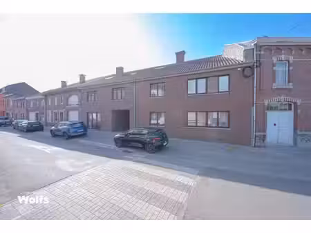 immeuble composé de 4 logements en plein coeur d'haccourt !
