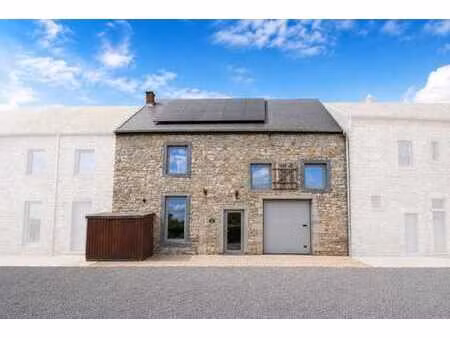 superbe grange réabilitée avec garage et parking