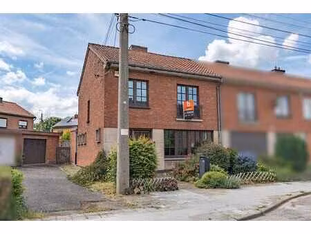 maison familiale idéalement située dans un quartier résident
