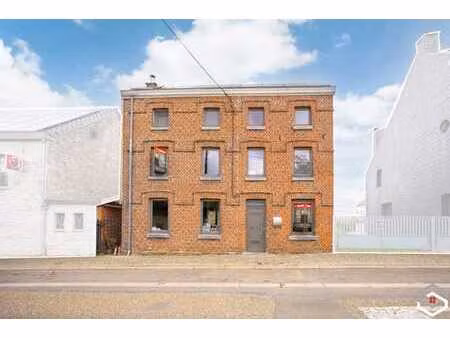 superbe maison 4f - 4 chambres - peb c - elec ok - terrasse