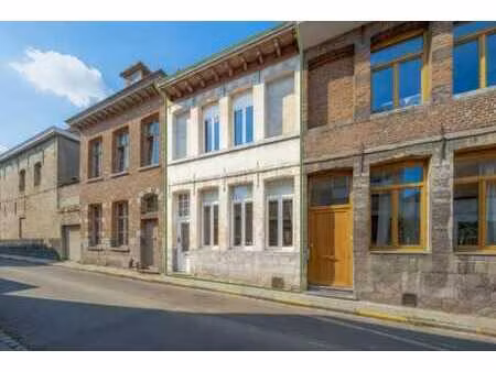 maison de rangée 2 chambres avec cour.