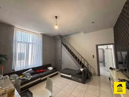 sous option !!! maison 3 chambres avec cour