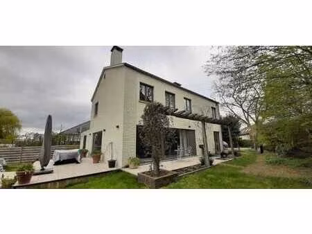 maison avec jardin  piscine et tout confort  au calme 