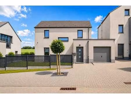 maison 3 façades avec garage et jardin