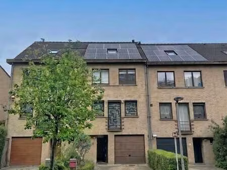 maison unifamiliale de type bel-étage avec garage et grenier