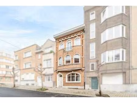 maison de rapport avec 3 appartements et un jardin