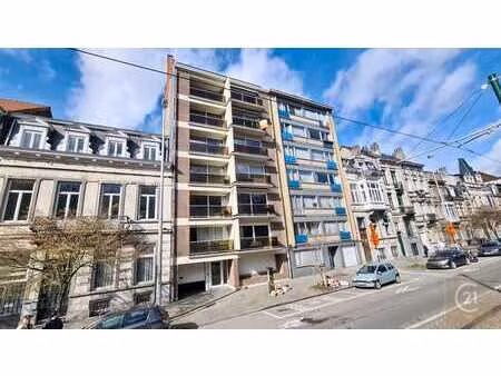 appartement avec terrasse et vue sur le parc royal – 2/3 cha
