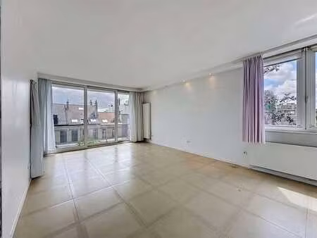 vleurgat  appartement 1 ch + 2 terrasses