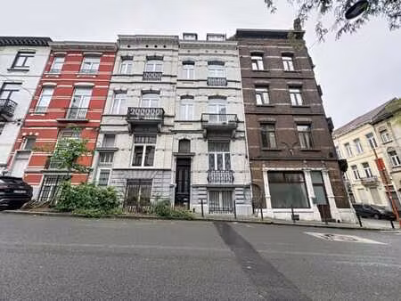 bel appartement 2 chambre rénové avec terrasse