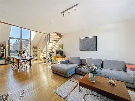 lumineux duplex dans petite copro